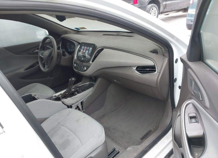 Photo 5 of 2017 Chevrolet Malibu 1LT (VIN 1G1ZE5STXHF161406)