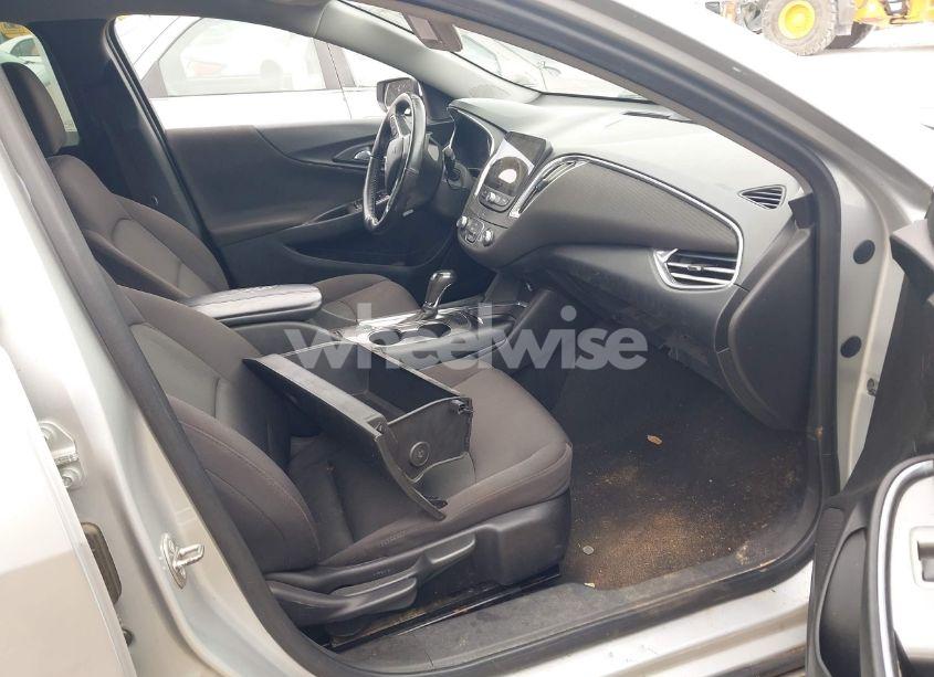 Photo 5 of 2017 Chevrolet Malibu 1LT (VIN 1G1ZE5STXHF172325)