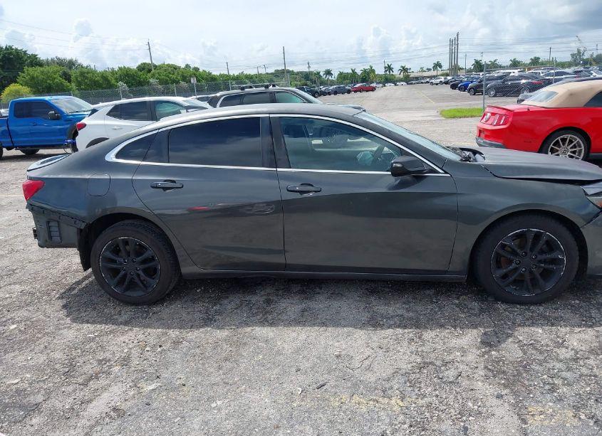 Photo 13 of 2017 Chevrolet Malibu 1LT (VIN 1G1ZE5STXHF184099)