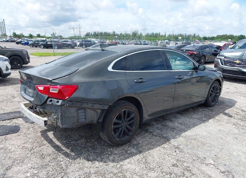 Photo 4 of 2017 Chevrolet Malibu 1LT (VIN 1G1ZE5STXHF184099)