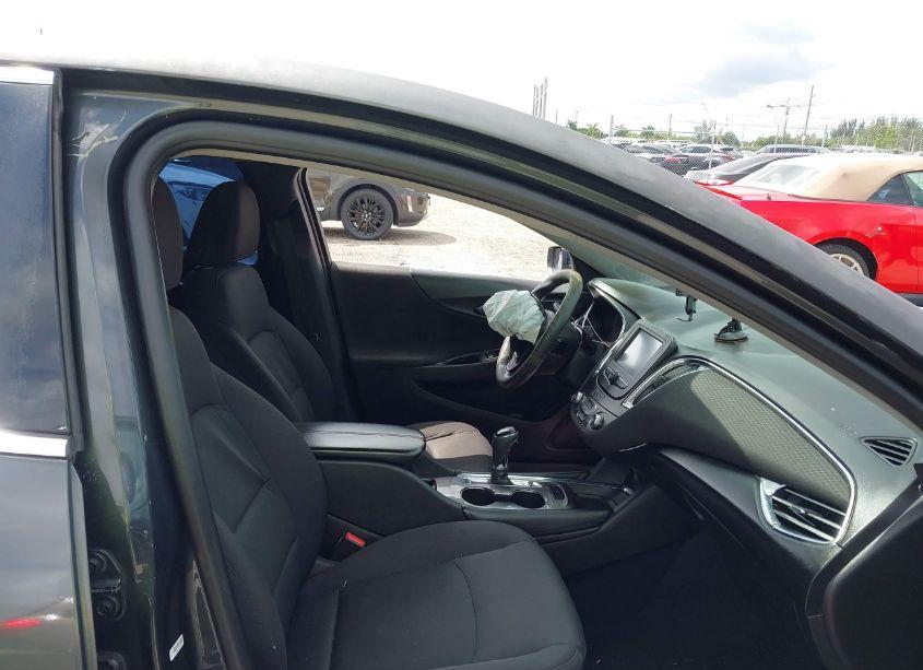 Photo 5 of 2017 Chevrolet Malibu 1LT (VIN 1G1ZE5STXHF184099)