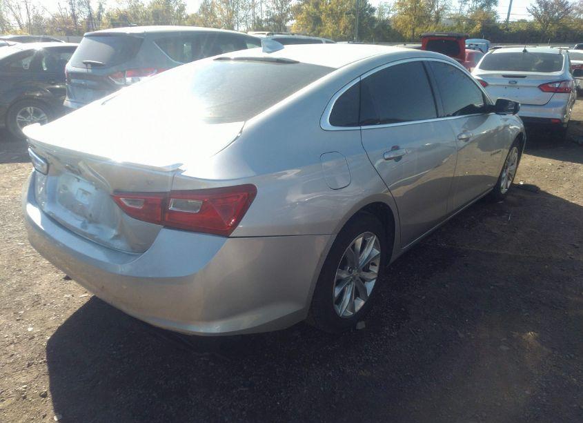 Photo 4 of 2017 Chevrolet Malibu 1LT (VIN 1G1ZE5STXHF184555)