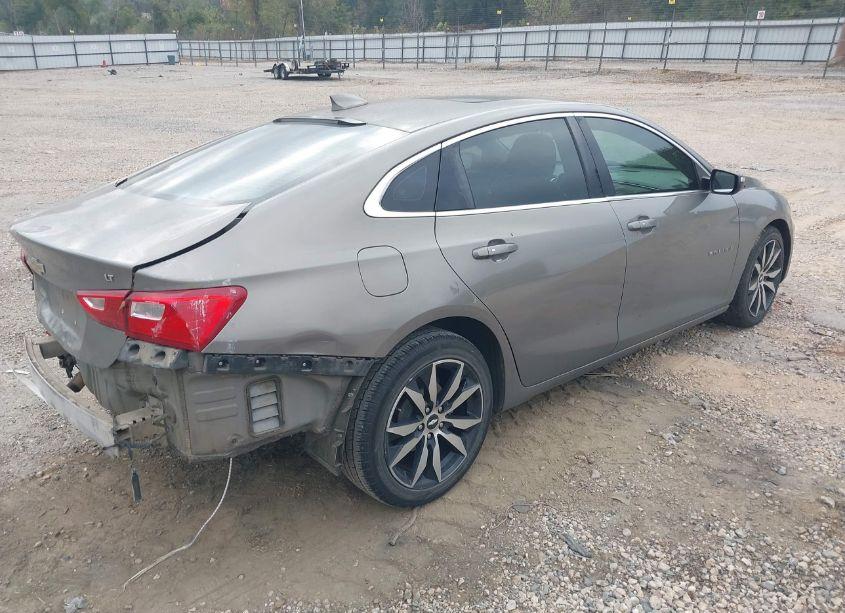 Photo 4 of 2017 Chevrolet Malibu 1LT (VIN 1G1ZE5STXHF202889)