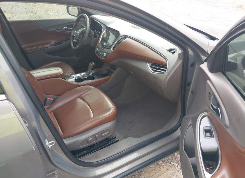 Photo 5 of 2017 Chevrolet Malibu 1LT (VIN 1G1ZE5STXHF202889)