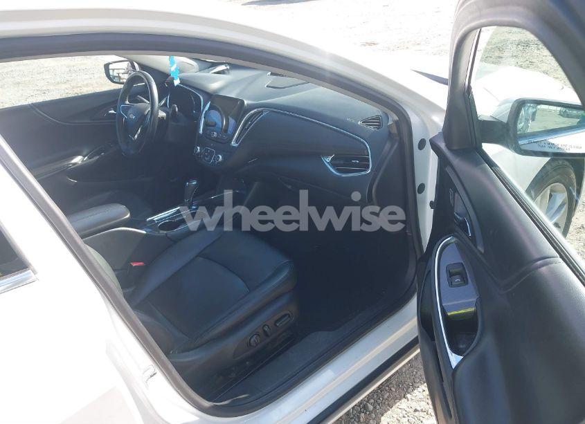 Photo 5 of 2017 Chevrolet Malibu 1LT (VIN 1G1ZE5STXHF210121)