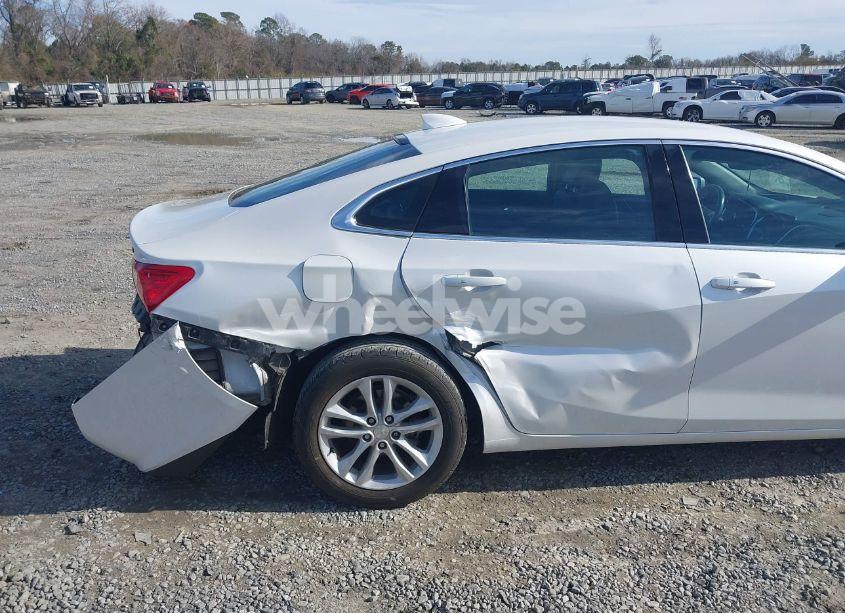 Photo 6 of 2017 Chevrolet Malibu 1LT (VIN 1G1ZE5STXHF210121)
