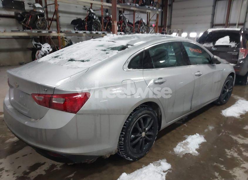 Photo 4 of 2017 Chevrolet Malibu 1LT (VIN 1G1ZE5STXHF256743)