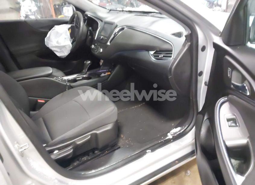 Photo 5 of 2017 Chevrolet Malibu 1LT (VIN 1G1ZE5STXHF256743)