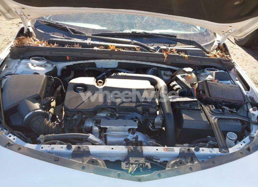 Photo 10 of 2017 Chevrolet Malibu 1LT (VIN 1G1ZE5STXHF260906)