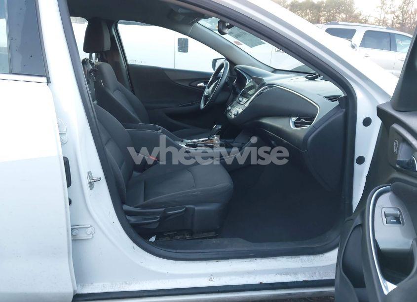 Photo 5 of 2017 Chevrolet Malibu 1LT (VIN 1G1ZE5STXHF260906)