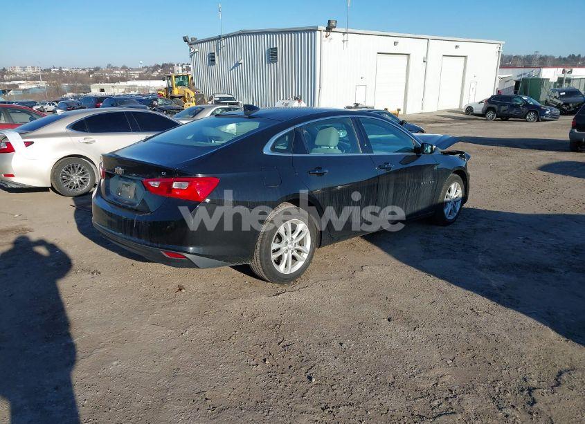 Photo 4 of 2017 Chevrolet Malibu 1LT (VIN 1G1ZE5STXHF289810)