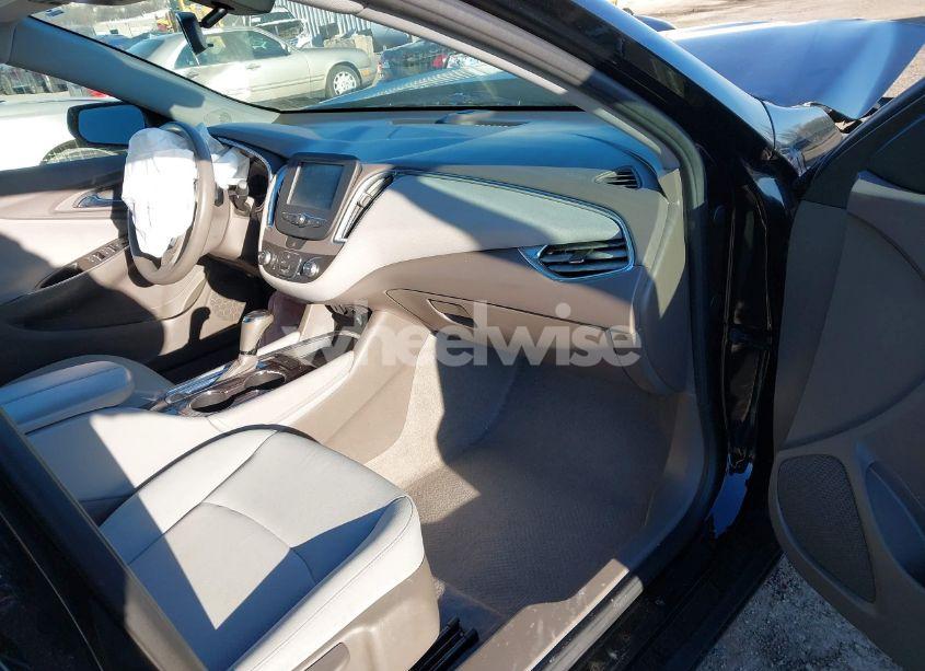 Photo 5 of 2017 Chevrolet Malibu 1LT (VIN 1G1ZE5STXHF289810)