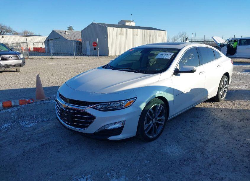 Photo 2 of 2019 Chevrolet Malibu PREMIER (VIN 1G1ZE5SX2KF150717)