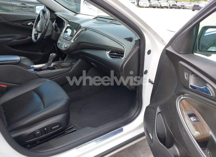 Photo 5 of 2018 Chevrolet Malibu PREMIER (VIN 1G1ZE5SX6JF173805)