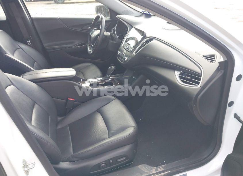 Photo 5 of 2020 Chevrolet Malibu FWD PREMIER (VIN 1G1ZE5SX6LF132013)