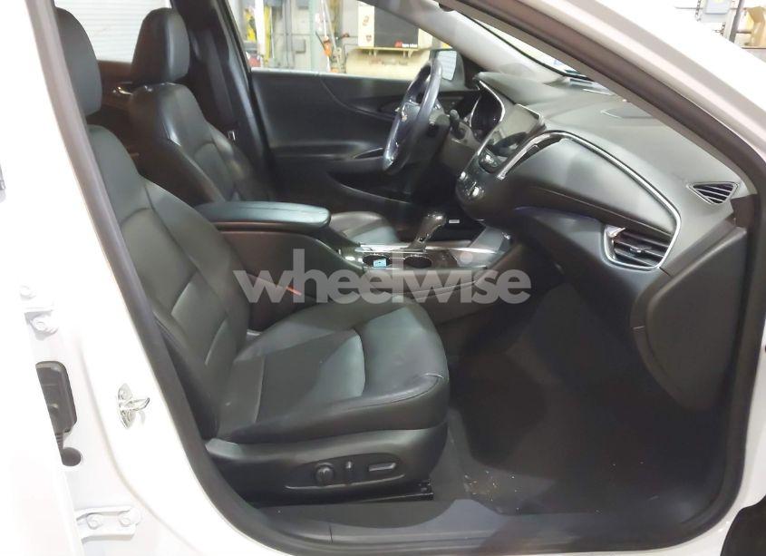 Photo 5 of 2020 Chevrolet Malibu FWD PREMIER (VIN 1G1ZE5SX8LF143420)