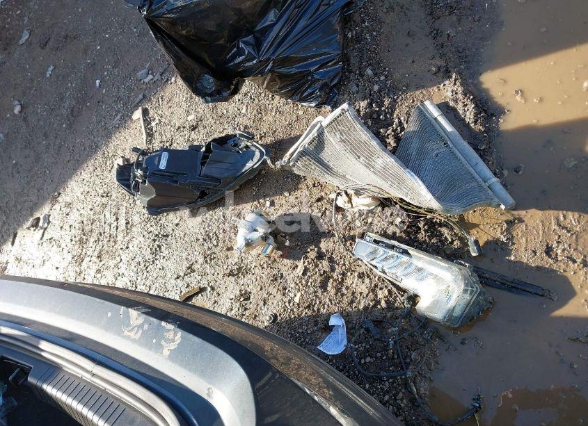 Photo 12 of 2018 Chevrolet Malibu PREMIER (VIN 1G1ZE5SXXJF112800)