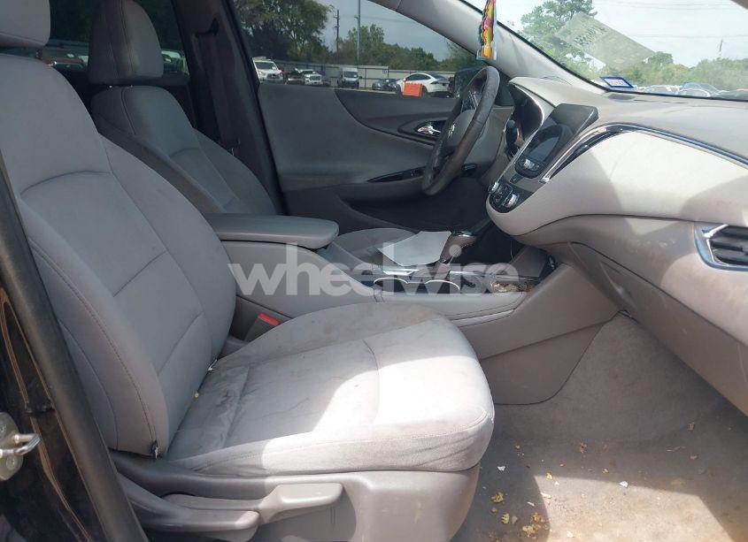 Photo 5 of 2016 Chevrolet Malibu 2LT (VIN 1G1ZF5SX1GF170655)