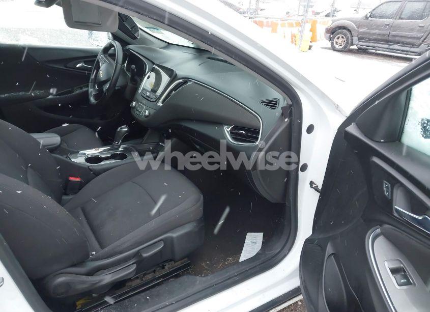 Photo 5 of 2016 Chevrolet Malibu 2LT (VIN 1G1ZF5SX1GF206537)