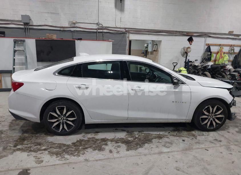 Photo 13 of 2016 Chevrolet Malibu 2LT (VIN 1G1ZF5SX1GF243054)