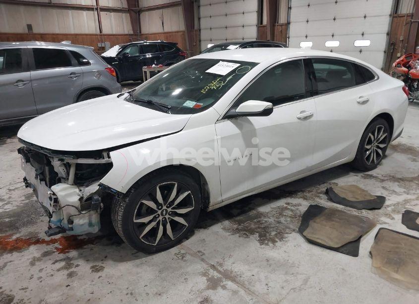 Photo 2 of 2016 Chevrolet Malibu 2LT (VIN 1G1ZF5SX1GF243054)