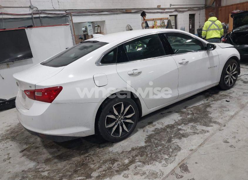 Photo 4 of 2016 Chevrolet Malibu 2LT (VIN 1G1ZF5SX1GF243054)