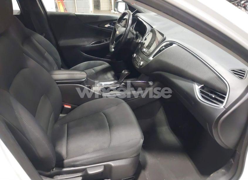 Photo 5 of 2016 Chevrolet Malibu 2LT (VIN 1G1ZF5SX1GF243054)