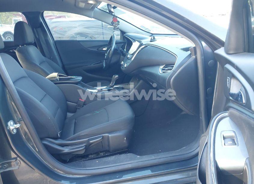 Photo 5 of 2016 Chevrolet Malibu 2LT (VIN 1G1ZF5SX1GF343591)