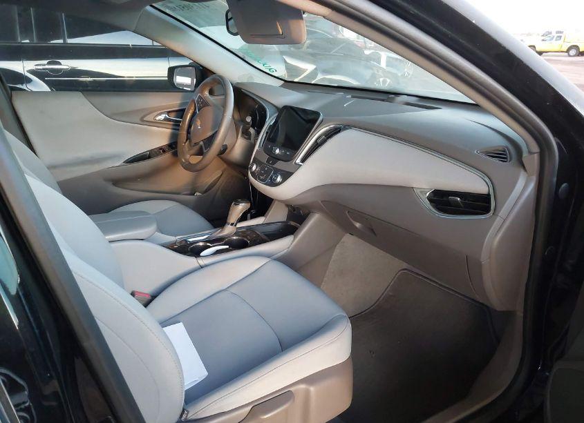 Photo 5 of 2016 Chevrolet Malibu 2LT (VIN 1G1ZF5SX2GF287757)