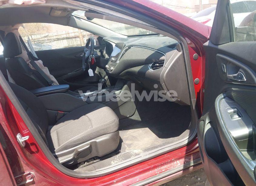 Photo 5 of 2016 Chevrolet Malibu 2LT (VIN 1G1ZF5SX3GF249972)