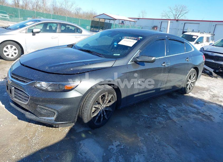 Photo 2 of 2016 Chevrolet Malibu 2LT (VIN 1G1ZF5SX5GF252145)