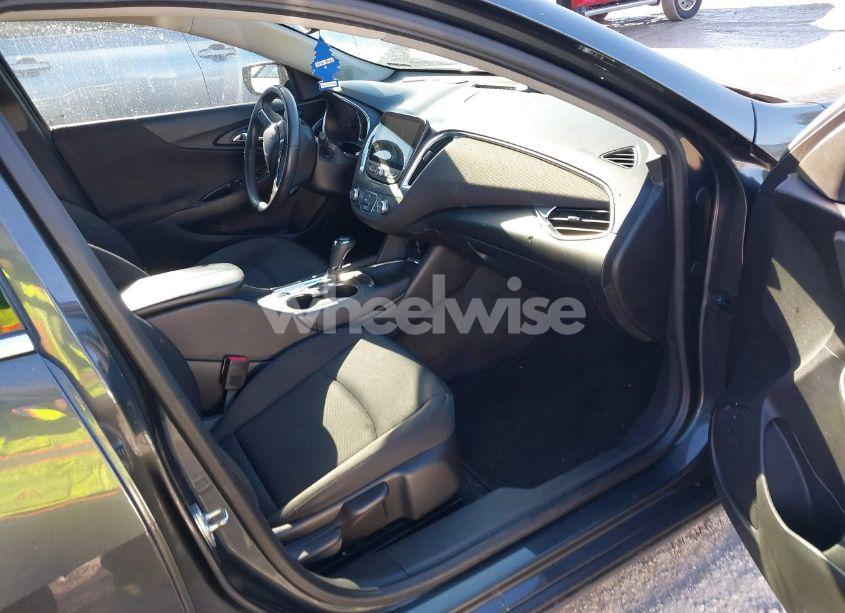 Photo 5 of 2016 Chevrolet Malibu 2LT (VIN 1G1ZF5SX5GF252145)