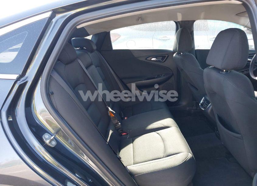 Photo 8 of 2016 Chevrolet Malibu 2LT (VIN 1G1ZF5SX5GF252145)