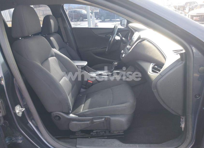 Photo 5 of 2016 Chevrolet Malibu 2LT (VIN 1G1ZF5SX6GF340217)