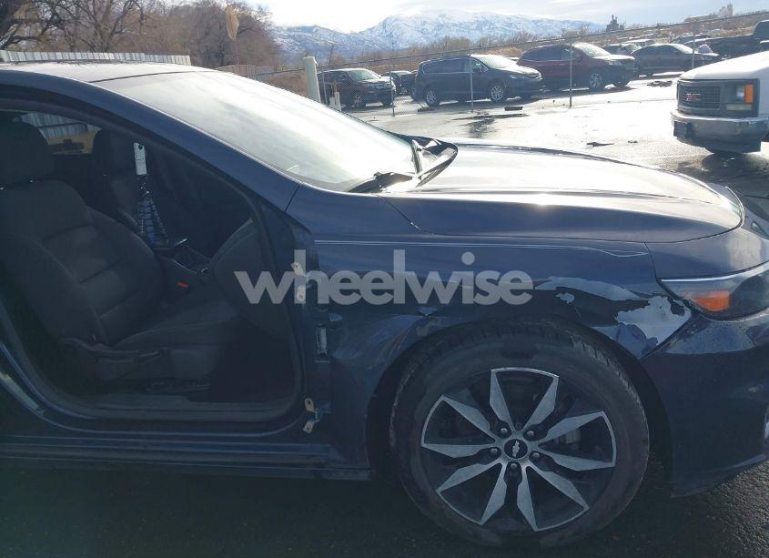 Photo 6 of 2016 Chevrolet Malibu 2LT (VIN 1G1ZF5SX6GF340217)