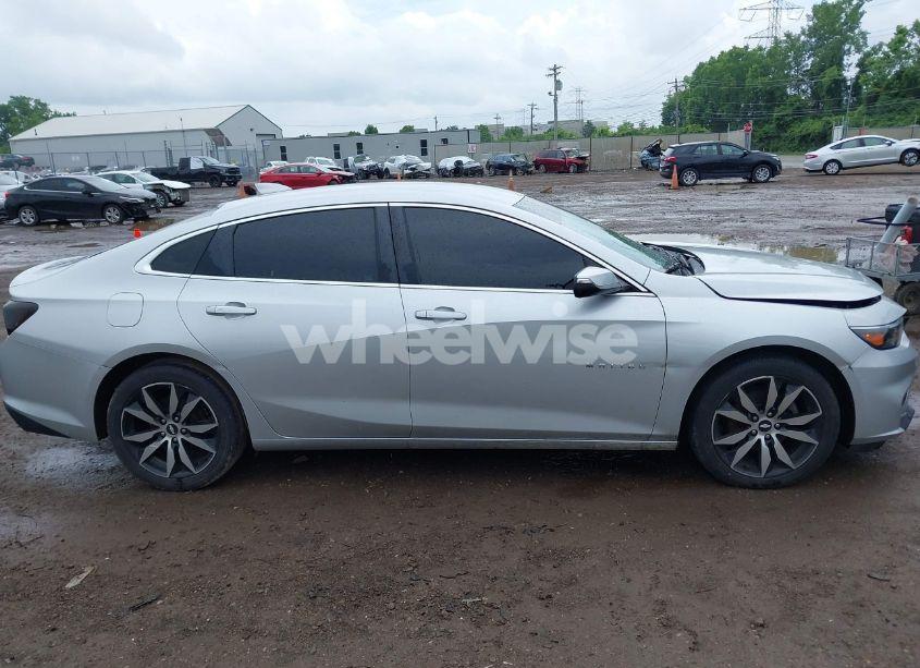 Photo 13 of 2016 Chevrolet Malibu 2LT (VIN 1G1ZF5SX6GF342324)