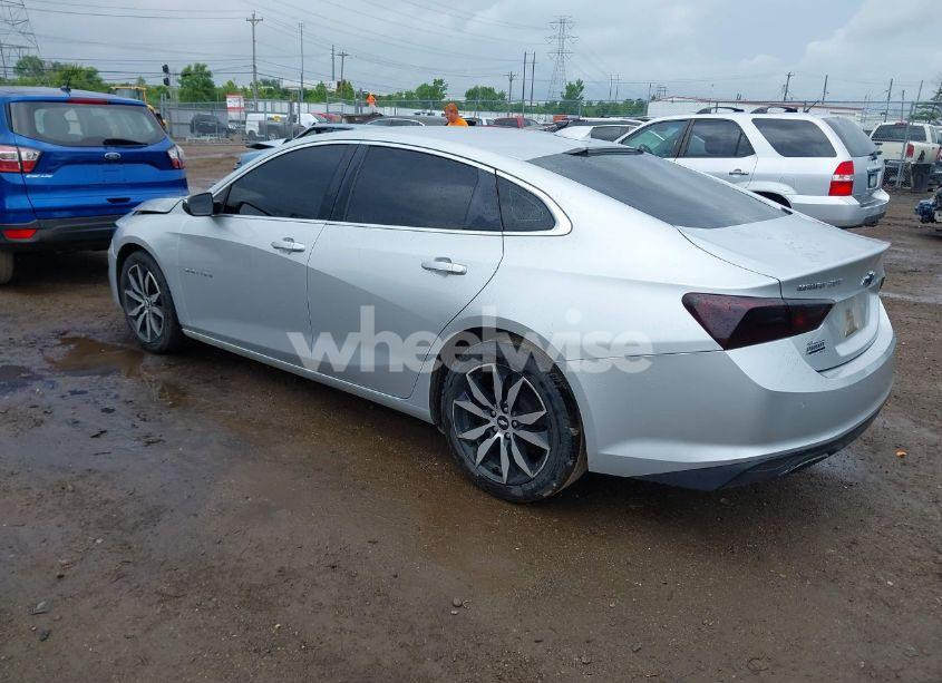 Photo 3 of 2016 Chevrolet Malibu 2LT (VIN 1G1ZF5SX6GF342324)