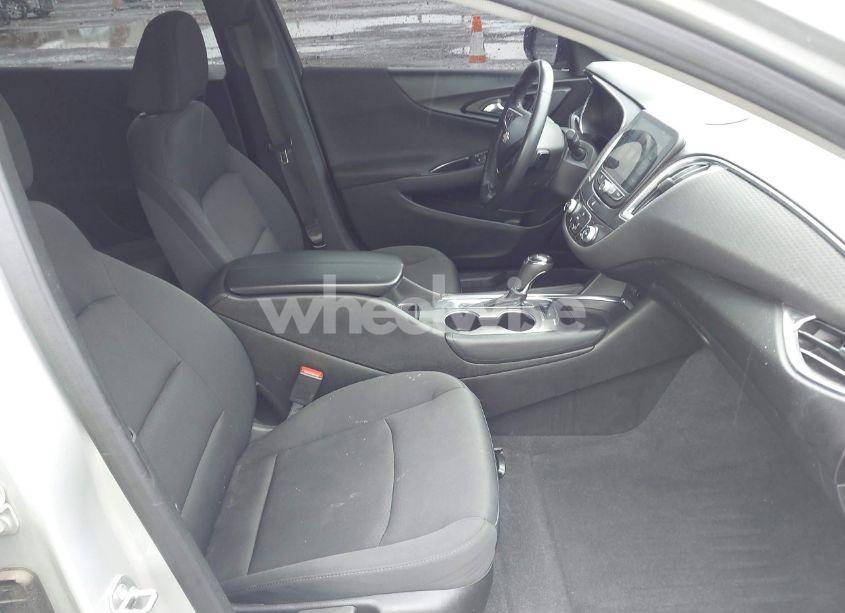 Photo 5 of 2016 Chevrolet Malibu 2LT (VIN 1G1ZF5SX6GF342324)