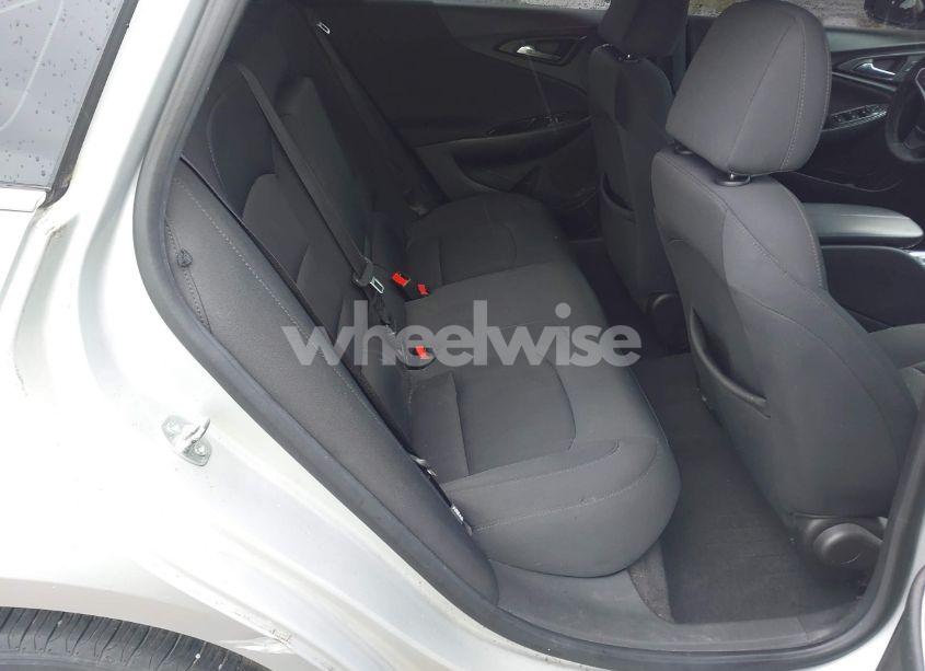 Photo 8 of 2016 Chevrolet Malibu 2LT (VIN 1G1ZF5SX6GF342324)