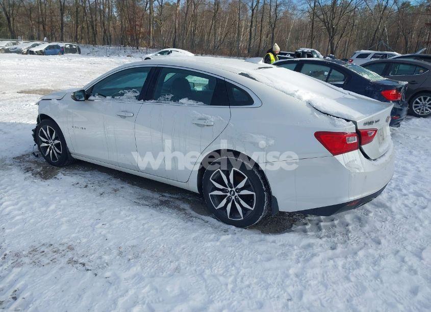 Photo 3 of 2016 Chevrolet Malibu 2LT (VIN 1G1ZF5SX6GF343926)