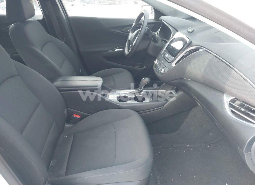 Photo 5 of 2016 Chevrolet Malibu 2LT (VIN 1G1ZF5SX6GF343926)