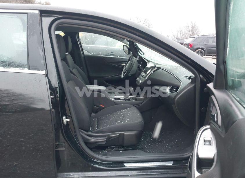 Photo 5 of 2016 Chevrolet Malibu 2LT (VIN 1G1ZF5SX6GF350214)