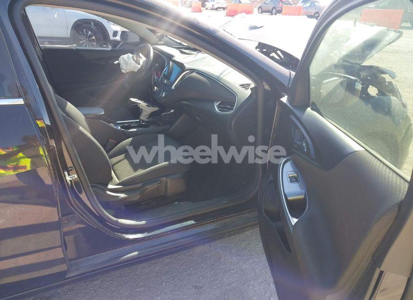 Photo 5 of 2016 Chevrolet Malibu 2LT (VIN 1G1ZF5SX7GF335687)