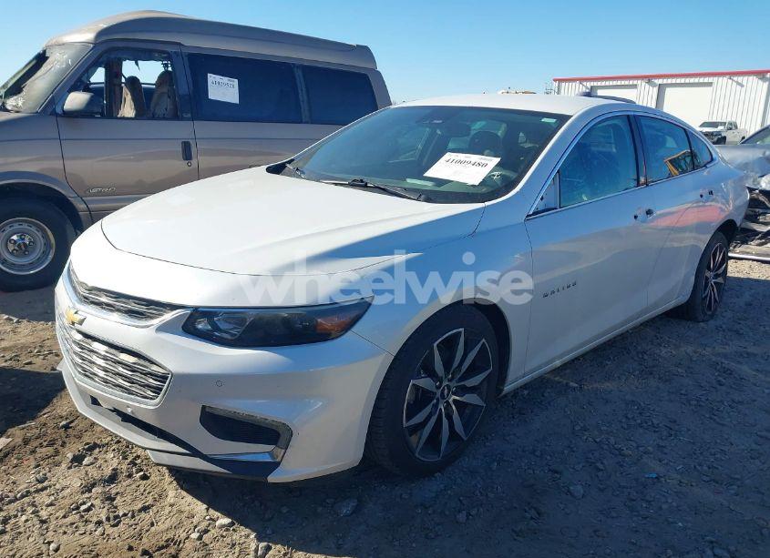 Photo 2 of 2016 Chevrolet Malibu 2LT (VIN 1G1ZF5SX8GF180549)