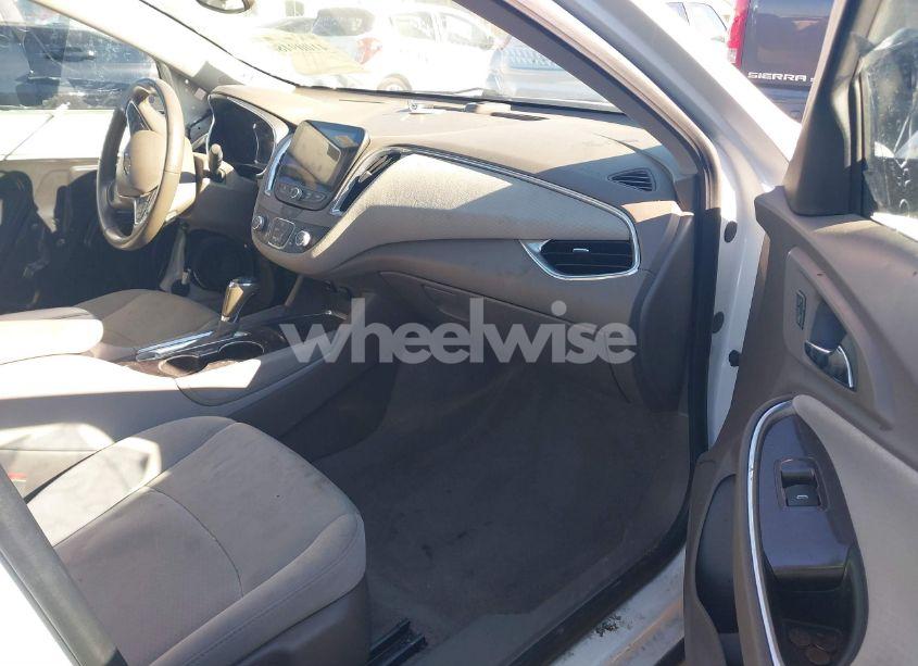 Photo 5 of 2016 Chevrolet Malibu 2LT (VIN 1G1ZF5SX8GF180549)