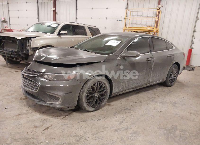 Photo 2 of 2016 Chevrolet Malibu 2LT (VIN 1G1ZF5SX8GF198436)