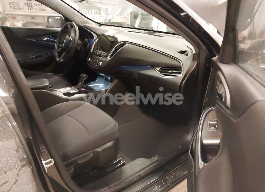 Photo 5 of 2016 Chevrolet Malibu 2LT (VIN 1G1ZF5SX8GF198436)