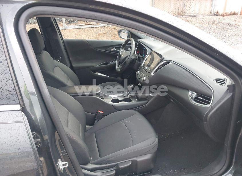 Photo 5 of 2016 Chevrolet Malibu 2LT (VIN 1G1ZF5SX8GF333124)