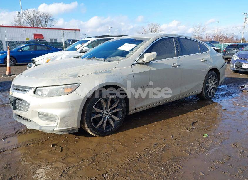 Photo 2 of 2016 Chevrolet Malibu 2LT (VIN 1G1ZF5SX9GF237681)