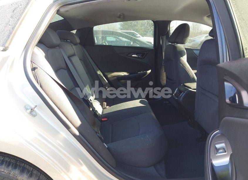 Photo 8 of 2016 Chevrolet Malibu 2LT (VIN 1G1ZF5SX9GF237681)